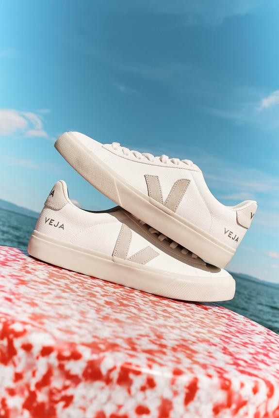 Veja Campo Chromefree Extra White Natural Suede-2